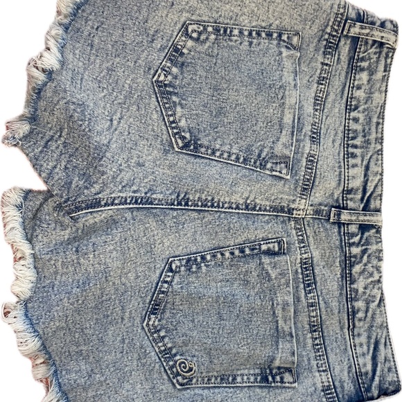 These denim shorts are from Indingo Rein. Size 9/28 << so like a medium - Picture 3 of 3